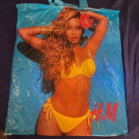 Beyoncé H&M retail bag this bag is 10 years old kept in closet - Picture 1 of 2